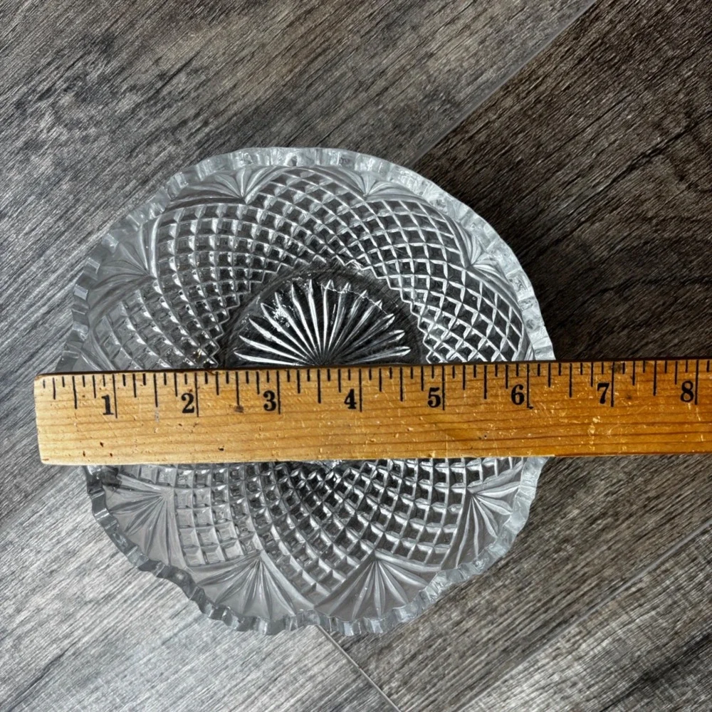 Vintage‎ Clear Cut Glass Scalloped Bowl Diamond Fan Pattern Round Bowl
